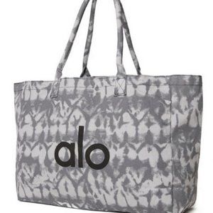 COPY - Alo Yoga Oversized Grey Tiedye Shopper Tot…